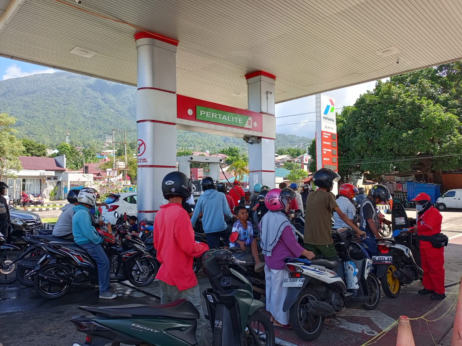 Kelangkaan Pertalite di Ternate, Sopir Angkot Terhenti; Dugaan Penyaluran Menyimpang Mencuat