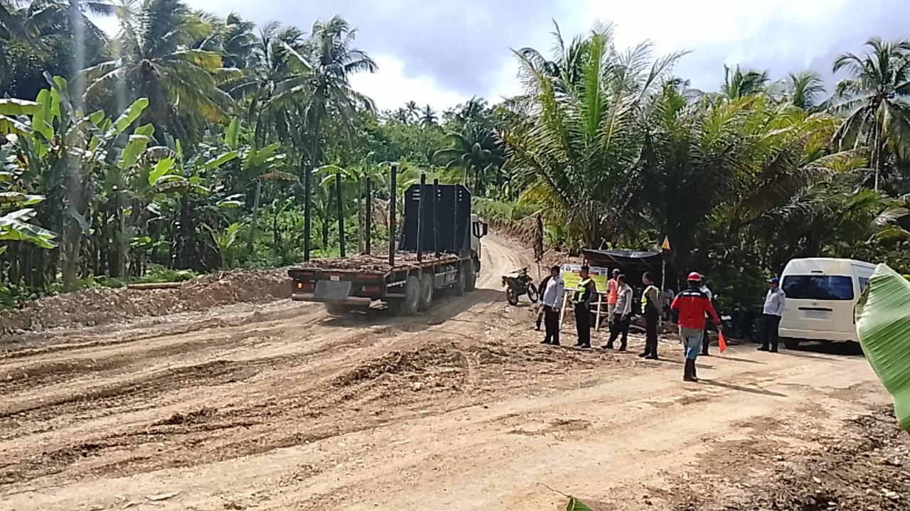 Aspal Miaf–Sosolat Hancur, Warga Resah Kendaraan Perusahaan Terus Melintas