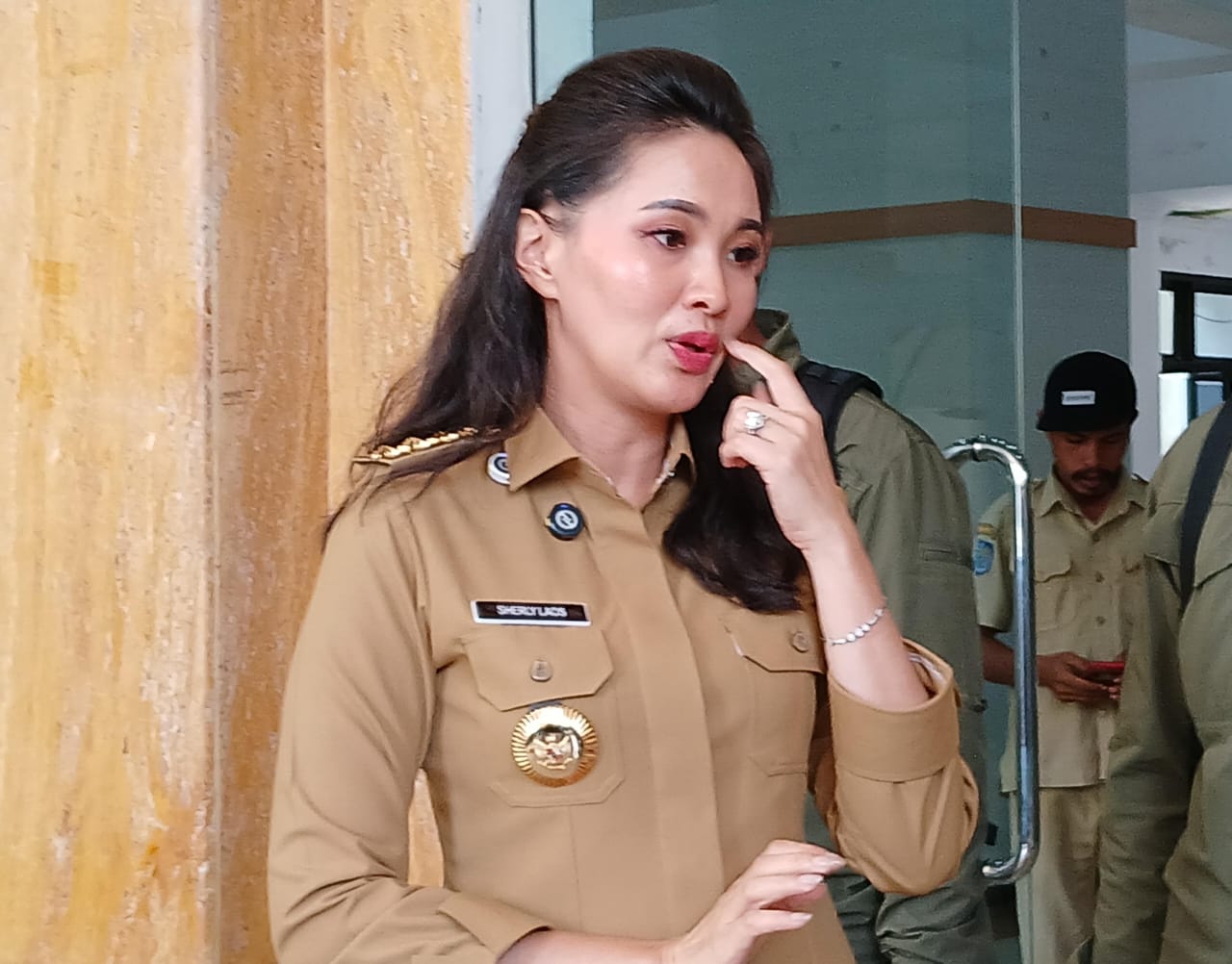 Desakan Agar Gubernur Sherly Berkantor di Sofifi Mencuat, Kritik Terkait Keadilan Pemerintahan Menguat