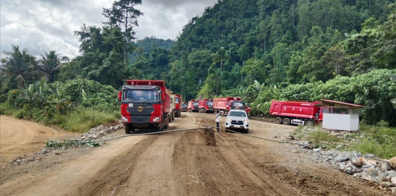 Warga Waisuba dan Subaim Hentikan Akses Hauling PT ARA, Persoalkan Nasib Kebun